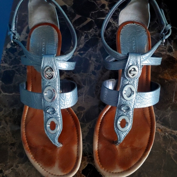 COACH VICKY SANDALS. SZ 8 PREOWNED SILVER. - Picture 1 of 7